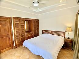 Villa Arenas: Private Pool & Easy Beach Access in Jaco by RedAwning