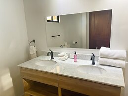 Villa Arenas: Private Pool & Easy Beach Access in Jaco by RedAwning