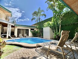 Villa Arenas: Private Pool & Easy Beach Access in Jaco by RedAwning
