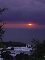 Villa Arenas: Private Pool & Easy Beach Access in Jaco by RedAwning