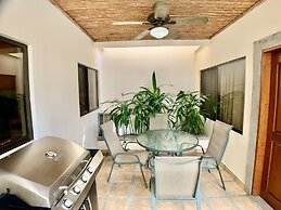 Villa Arenas: Private Pool & Easy Beach Access in Jaco by RedAwning
