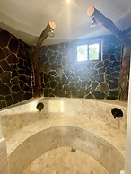 Villa Arenas: Private Pool & Easy Beach Access in Jaco by RedAwning