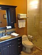 3 Bedroom Condo w/ Ocean View - Tres Regalos 201N by RedAwning