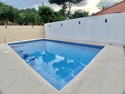 Casa Sunset Family Home - Walk to Jaco Beach by RedAwning