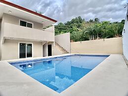 Casa Sunset Family Home - Walk to Jaco Beach by RedAwning
