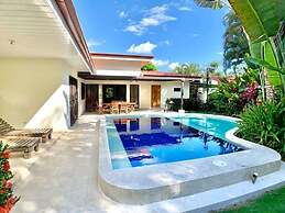 Heart of Jaco: Luxury Villa with Pool by RedAwning