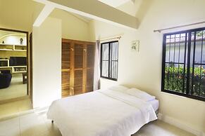 Heart of Jaco: Luxury Villa with Pool by RedAwning