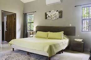 Heart of Jaco: Luxury Villa with Pool by RedAwning