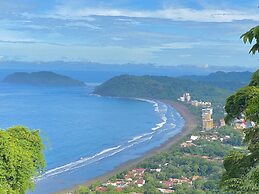 Heart of Jaco: Luxury Villa with Pool by RedAwning