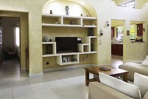 Heart of Jaco: Luxury Villa with Pool by RedAwning