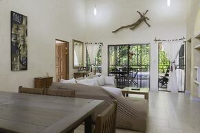 Heart of Jaco: Luxury Villa with Pool by RedAwning
