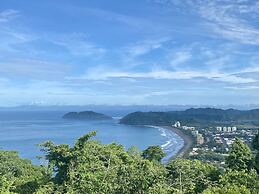 Heart of Jaco: Luxury Villa with Pool by RedAwning