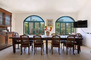 Villa With Garden and Relaxing Atmosphere