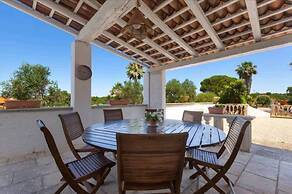 Villa With Garden and Relaxing Atmosphere