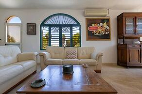 Villa With Garden and Relaxing Atmosphere