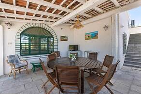 Villa With Garden and Relaxing Atmosphere