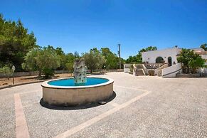 Villa With Garden and Relaxing Atmosphere