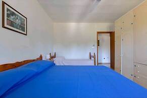 Villa With Garden and Relaxing Atmosphere