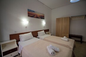 Harrys bar & apartments