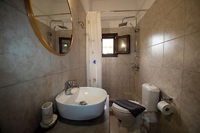 Harrys bar & apartments