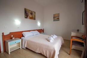 Harrys bar & apartments