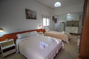 Harrys bar & apartments