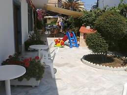 Harrys bar & apartments