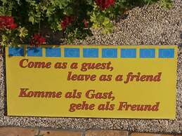 Harrys bar & apartments