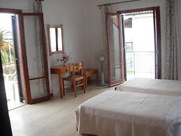 Harrys bar & apartments