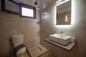 Harrys bar & apartments