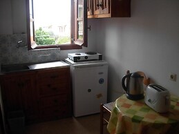 Harrys bar & apartments