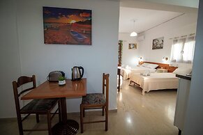 Harrys bar & apartments