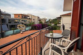 Harrys bar & apartments