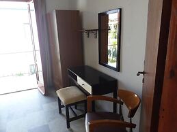 Harrys bar & apartments