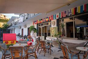 Harrys bar & apartments