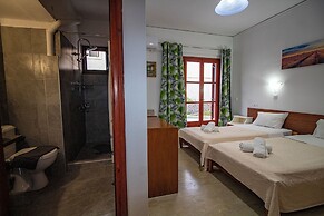 Harrys bar & apartments