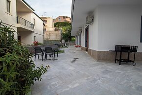 Harrys bar & apartments