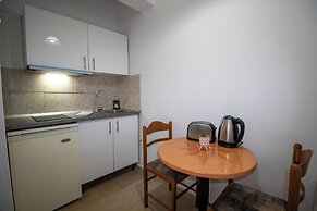 Harrys bar & apartments