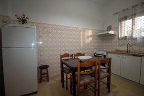 Harrys bar & apartments