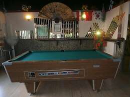 Harrys bar & apartments