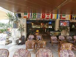 Harrys bar & apartments