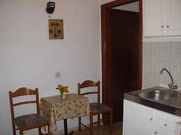 Harrys bar & apartments