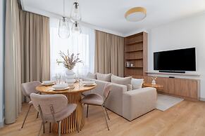 Beige Apartment Poznań by Renters