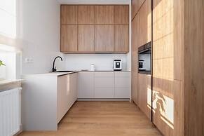 Beige Apartment Poznań by Renters