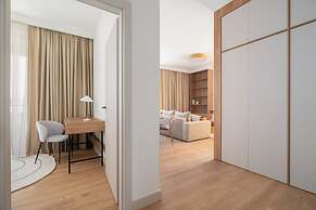 Beige Apartment Poznań by Renters