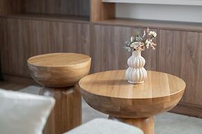 Beige Apartment Poznań by Renters