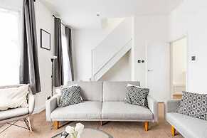 Charming 3-bed Apartment in London