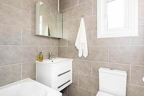 Charming 3-bed Apartment in London
