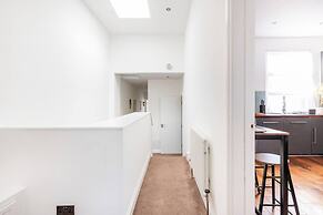 Charming 3-bed Apartment in London