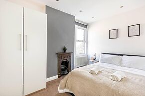 Charming 3-bed Apartment in London